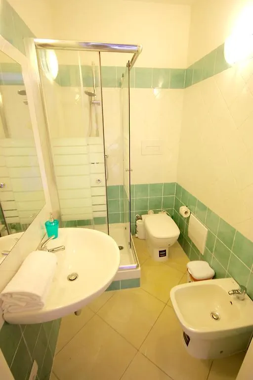 אולביה Park 20 Guesthouse 4*,